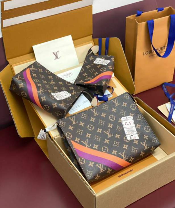 Picture of Louis Vuitton Wallets _SKUfw199733979fw